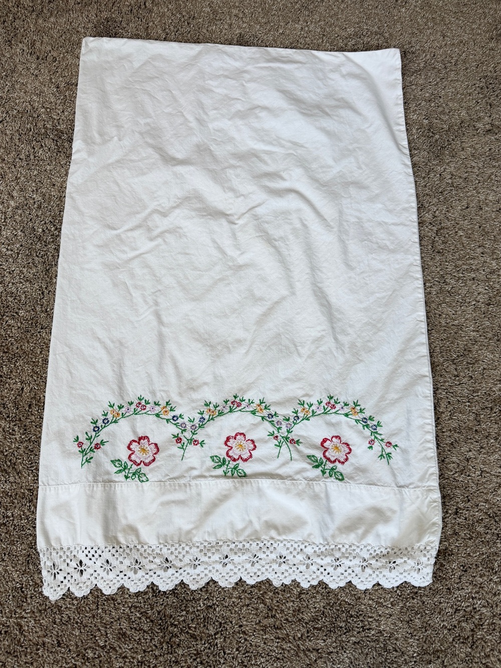 Vintage White Floral Embroidered Crochet Lace Tim Pillow Case Standard 31 x 19